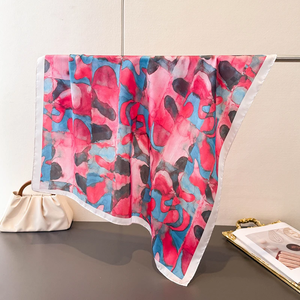 Foulard carré en soie imprimé de luxe pour femme, 70 cm, pour le cou, les cheveux, la plage, le hijab, le turban, le bandana, ou comme bandeau. - Product Image 2