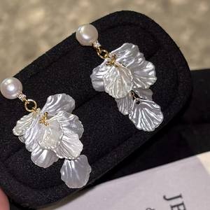 Pendientes de Borla con Diseño de Concha y Flores de Alta Gama, Estilo Casual para Vacaciones, Diseño de Perlas de Lujo Ligero - Product Image 3