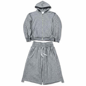 Ensemble de survêtement unisexe gris chiné en molleton bouclette avec sweat à capuche zippé à manches cloutées et short – Tenue de sport décontractée 2 pièces - Product Image 1