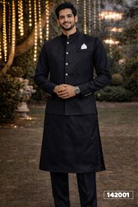 Conjunto de Kurta y Pijama de Diseño para Hombre con Chaqueta Jacquard y Kurta de Seda Satinada - Product Image 5