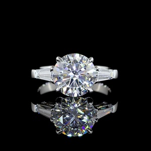 Anillo de Compromiso de Diamante Cultivado en Laboratorio con Certificación IGI, 3 CT, Corte Redondo, CVD HPHT, Anillo de Tres Piedras para Mujer, Venta al Por Mayor Personalizada - Product Image 1