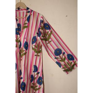 Vestido Maxi de Algodón con Estampado Artesanal Boho para Mujer, Rayas Rosas y Flores Azules, Corte Holgado, Cuello en V, Vestido Largo - Product Image 2