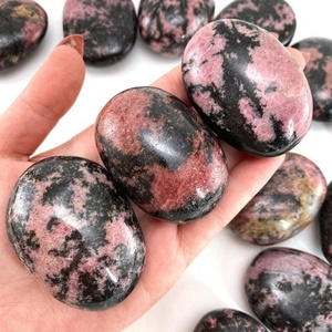 Pierre de méditation en rhodonite naturelle polie, cristal de guérison, pierre anti-stress pour la méditation, le Reiki et l'énergie des chakras, vente en gros - Product Image 3