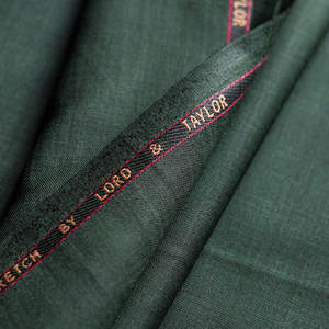 Traje de Dos Piezas a Medida para Hombre en Verde Musgo - Colección Premium de Color Natural |   Chaqueta y Pantalones de Corte Entallado de Alta Costura - Product Image 6