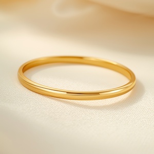 Bracelet jonc fin en or jaune massif 9 carats, lisse et minimaliste, classique et empilable, bijoux fins - Product Image 4