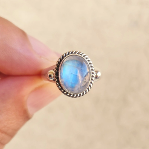 แหวนมูนสโตนธรรมชาติ สไตล์โบโฮ ทำมือ เครื่องประดับพลอยแท้ แหวนเงินแท้ 925 สำหรับผู้หญิง ของขวัญสำหรับเธอ - Product Image 1