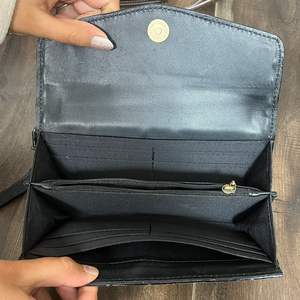 Portefeuille-bracelet en cuir véritable de style western pour femme, fait main, avec rabat en cuir à motifs, porte-cartes et porte-billets, pochette - Product Image 5