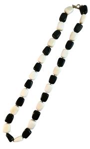 Collier artisanal en résine perlée - dernier design, couleurs personnalisées - Product Image 3