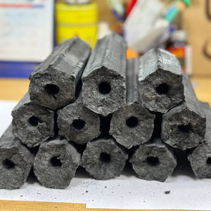 Carbón Vegetal Negro de Aserrín 100% Madera Dura, el Más Vendido para Restaurantes y Barbacoas, Larga Duración de Combustión 6-8H, Sin Humo, Ecológico - BIWOOD COMPANY - Product Image 1