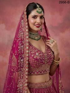 Rivaayat House Designer Dupatta Doble Combinado con Lehenga Nupcial Estilo Barrat con Diseño, Protección Solar y Reversible para Boda - Product Image 4