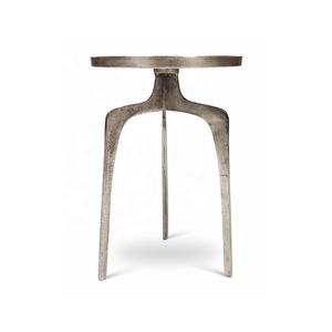 Mesa de decoración del hogar de aluminio fundido de imitación antiguo con base de trípode disponible en acabado de níquel áspero espejo pulido muebles de Metal - Product Image 5