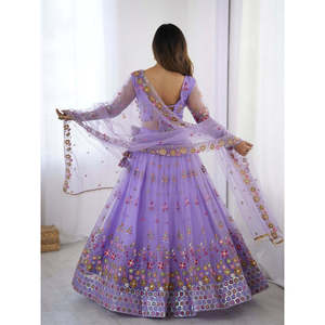 Lehenga Choli en polyester violet de créateur, taille M, pour les fêtes, avec des détails en fil et des sequins - Product Image 3