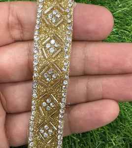 Encaje Cutdana de alta calidad, ideal para prendas de boda, bordes de blusas y prendas étnicas. - Product Image 2