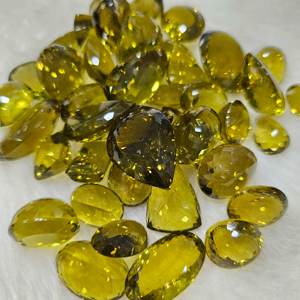 Pierres précieuses de quartz olive brésilien naturel à facettes de taille libre d'Inde - Product Image 3
