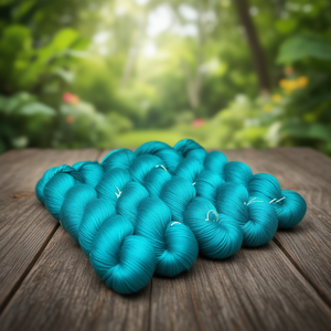Fil de Soie de Mûrier 600m 100g 3 Brins Turquoise Finesse 3 pour Tricot et Tissage Teint Naturel Recyclé - Product Image 3