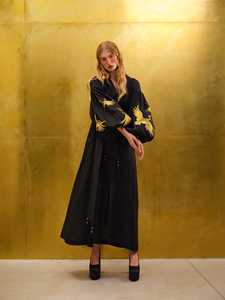 Robe longue noire en coton brodé pour femme, style bohème, col en V, manches ballon, broderie oiseau doré, taille à nouer - Product Image 4