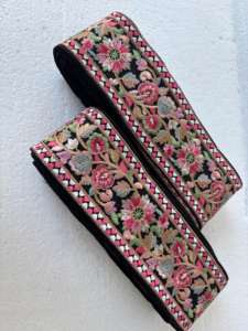 Ribete de encaje bordado floral tradicional de lujo sobre base negra para vestidos de novia, bordes de sari, decoración de prendas y uso en alta costura - Product Image 3