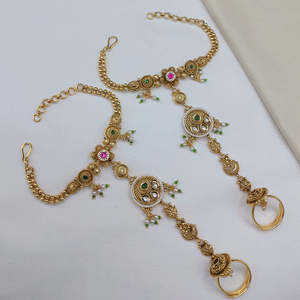 Arnés de mano étnico tradicional para mujer, chapado en oro real, con piedra Pota y perlas, para novias, boda, Haath Phool, joyería corporal de moda. - Product Image 1