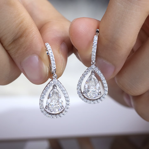 Pendientes de Diamantes en Oro Blanco, Corte Pera, Color D, Estilo Clásico, Joyería de Boda para Mujer - Product Image 5