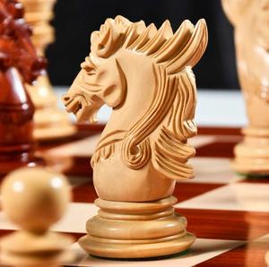 Élégantes pièces d'échecs en bois triplement lestées de la série Empire Sikh, avec un roi de 4,5 pouces, en ébène véritable et bois de buxus, au meilleur prix - Product Image 2