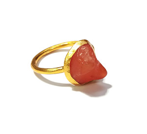 Bague unique faite à la main en argent sterling 925 plaqué or, style bohème, avec pierre précieuse de corail naturel brut, évaluation tierce - Product Image 1
