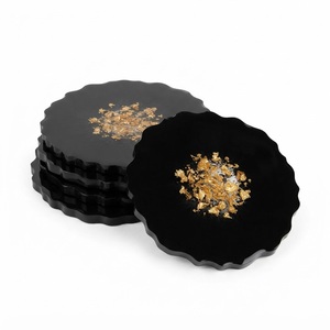 Ensemble de sous-verres en résine époxy noire et or de luxe avec bord festonné, tapis de tasse à thé en agate géode fait main sur mesure pour la maison, l'hôtel et la table - Product Image 1