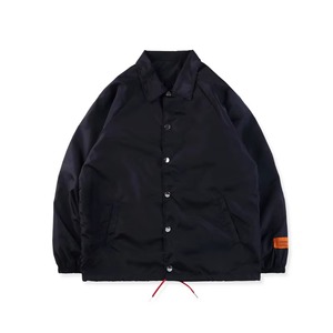 Veste coupe-vent noire pour homme avec accents de manches orange, ourlet rouge, cordon de serrage, boutons-pression, manches raglan et col rabattable - Product Image 1