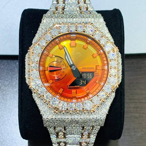 Montre élégante en moissanite de qualité supérieure pour femme, style bracelet luxueux avec pierres brillantes, disponible à la vente - Product Image 1