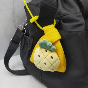Mini sac à tricoter en jaune doux avec un ananas 3D sur le devant, utilisé comme porte-monnaie, petite pochette pour un anniversaire ou un souvenir - Product Image 5