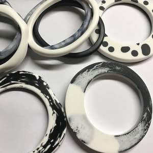 Bracelets en résine et en bois inspirés des textures naturelles, perles et assortiments de perles - Product Image 2