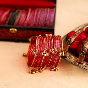 Juego de brazaletes étnicos chapados en oro con dijes de campana para mujer, joyería de boda, brazaletes estilo Kashmiri rojos, juego de 12 piezas con diseño de gotas de lluvia. - Product Image 5
