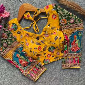 Blusa de Novia de Diseño Elegante en Chinon Pesado con Estampado Posicionado, Crepé Acolchado, Completamente Cosida y Lista para Usar - Product Image 3