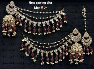 Boucles d'oreilles pendantes ethniques de mariée, style chandelier, serties de griffes, avec chaîne de perles, assorties au Maang Tikka, en alliage plaqué or, vintage et traditionnel - Product Image 3