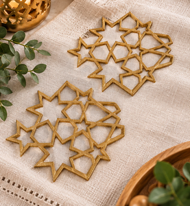 Posavasos de Metal con diseño de estrellas de latón AK con acabado dorado, Juego de 2 diseños de lujo para utensilios de cocina/Decoración de mesa con acento - Product Image 4