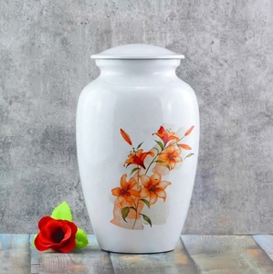 Urne funéraire internationale Falah, élégante, en métal sculpté à la main, blanc pur et rose, design classique, avec urne funéraire 2026 - Product Image 1