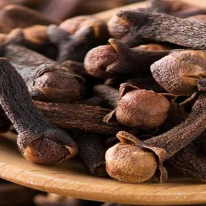 Clous de girofle biologiques entiers pour les acheteurs professionnels, offrant une saveur intense et des standards de fraîcheur naturelle de qualité supérieure - Product Image 2