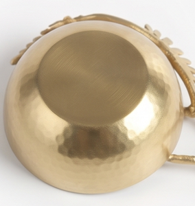 Elegante tazón decorativo dorado con diseño de hojas y ramas, metal pulido, hecho a mano, vajilla glamorosa para regalo, decoración de lujo para el hogar. - Product Image 4