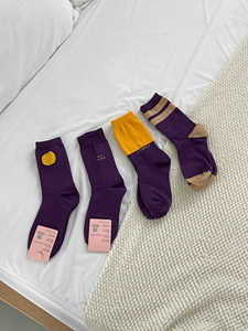Chaussettes pour femmes de style coréen, couleur violette, en coton peigné de qualité supérieure - Product Image 2