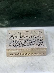 Boîte à bijoux rectangulaire en pierre savonneuse naturelle sculptée, style art indien, avec extérieur en marbre, pour la décoration intérieure et les cadeaux - Product Image 4
