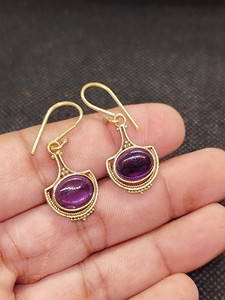 Boucles d'oreilles pendantes en laiton et améthyste naturelle, faites à la main, vente en gros, bijoux en pierres précieuses - Product Image 2