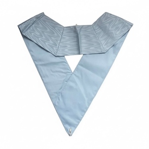 Insignia Past Master - Seda Natural, Diseño Personalizado, Cierre de Gancho y Bucle, Decoración con Cuentas, Forma Triangular, Bordado a Máquina - Product Image 6