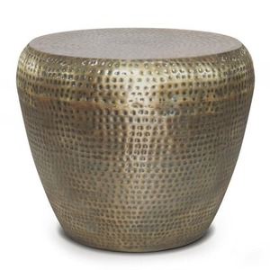 Mesa de Centro de Metal Texturizado Moderno Pure Living, Muebles Hechos a Mano para Sala de Estar Contemporánea - Product Image 1