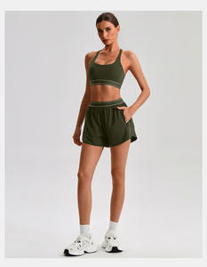 Ensemble de sport 3 pièces pour femme avec logo personnalisé, effet seconde peau, respirant : short, legging et brassière de sport - Product Image 2