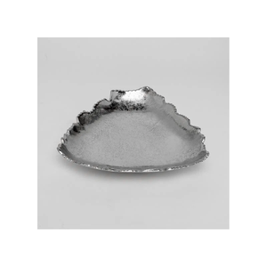 Bandeja Decorativa Triangular Abstracta de Lujo en Dorado con Borde Desgarrado Orgánico, Centro de Mesa Elegante con Acabado en Latón para Decoración - Product Image 2