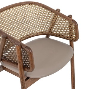 Silla de Madera de Estilo Moderno de Mediados de Siglo con Asiento de Cuero Sintético y Respaldo de Mimbre para Comedor - Product Image 6
