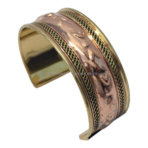 Brazalete Abierto Ajustable de Latón y Cobre, Hecho a Mano, Moderno, Ecológico, Apilable, Regalo de Bautizo y Aniversario para Mujer - Product Image 1