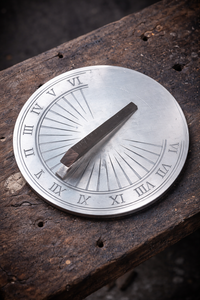 Boussole solaire d'extérieur en métal |   Horloge de jardin vintage à peindre soi-même |   Décoration paysagère patrimoniale - Product Image 6