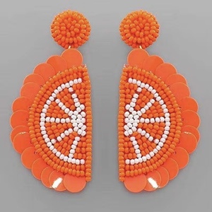 Pendientes de Fresa Lily Posh con Cuentas y Adornos Hechos a Mano de la marca BaubleBar - Product Image 4