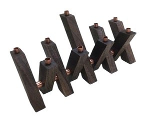 Ménorah en bois avec détails en cuivre pour Hanoucca, chandelier moderne et élégant pour les traditions juives - Product Image 1