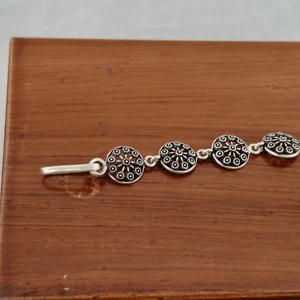 Pulsera de Plata de Ley 925 Vintage con Cuentas Florales, Acabado Oxidado, Sin Piedras Preciosas, Estilo Romántico, Regalo Diario para Mujer - Product Image 3